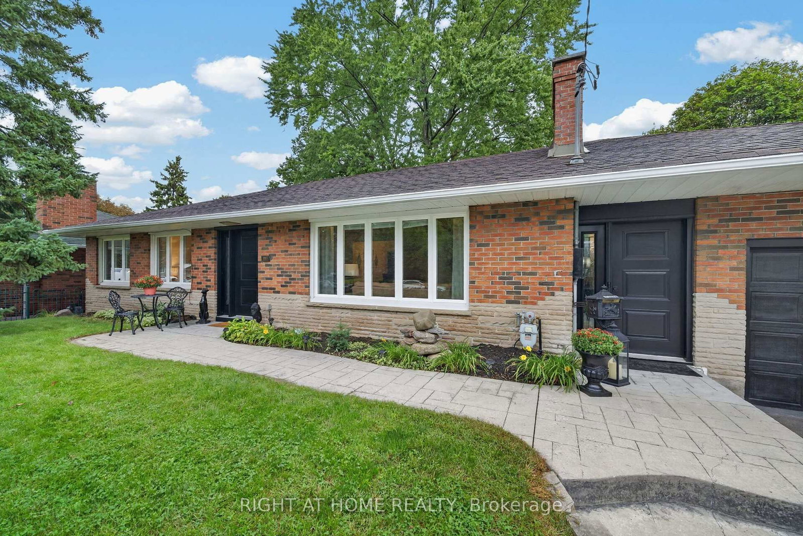 937 Chevrolet Street • Oshawa, ON photo 3