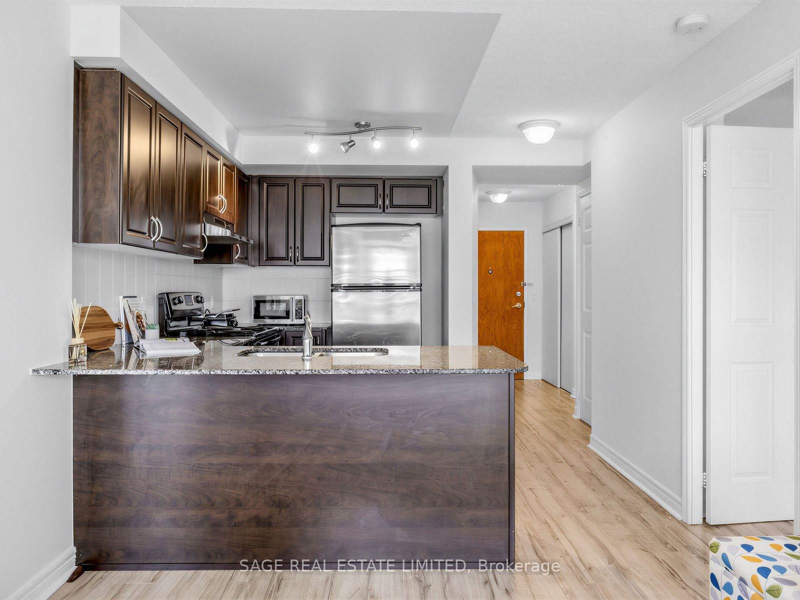 60 Fairfax Crescent • #507 • Toronto, ON photo 8