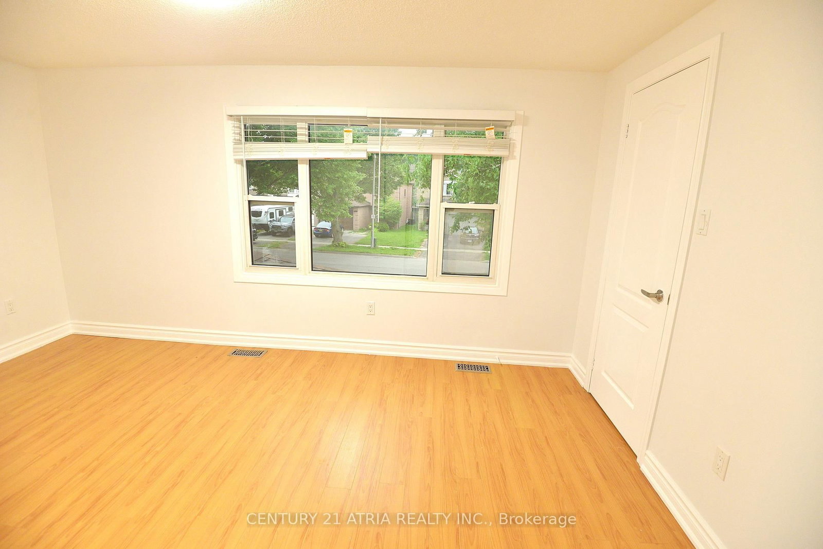 87 Radford Drive • Ajax, ON photo 5