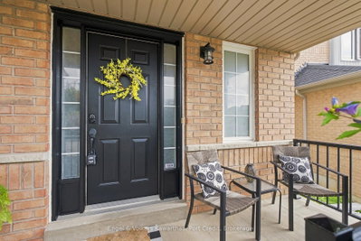 71 Beckett Crescent • Clarington, ON photo 4