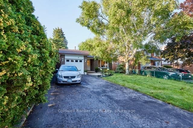41 Panter Crescent • Ajax, ON photo 3