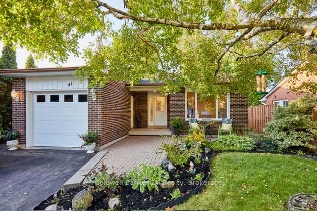 41 Panter Crescent • Ajax, ON photo 4