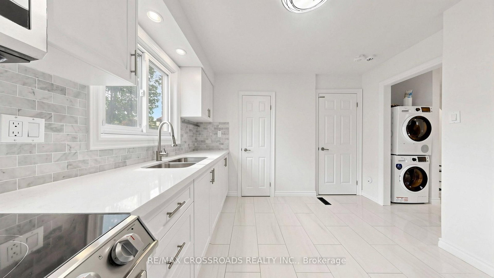36 United Square • Toronto, ON photo 13