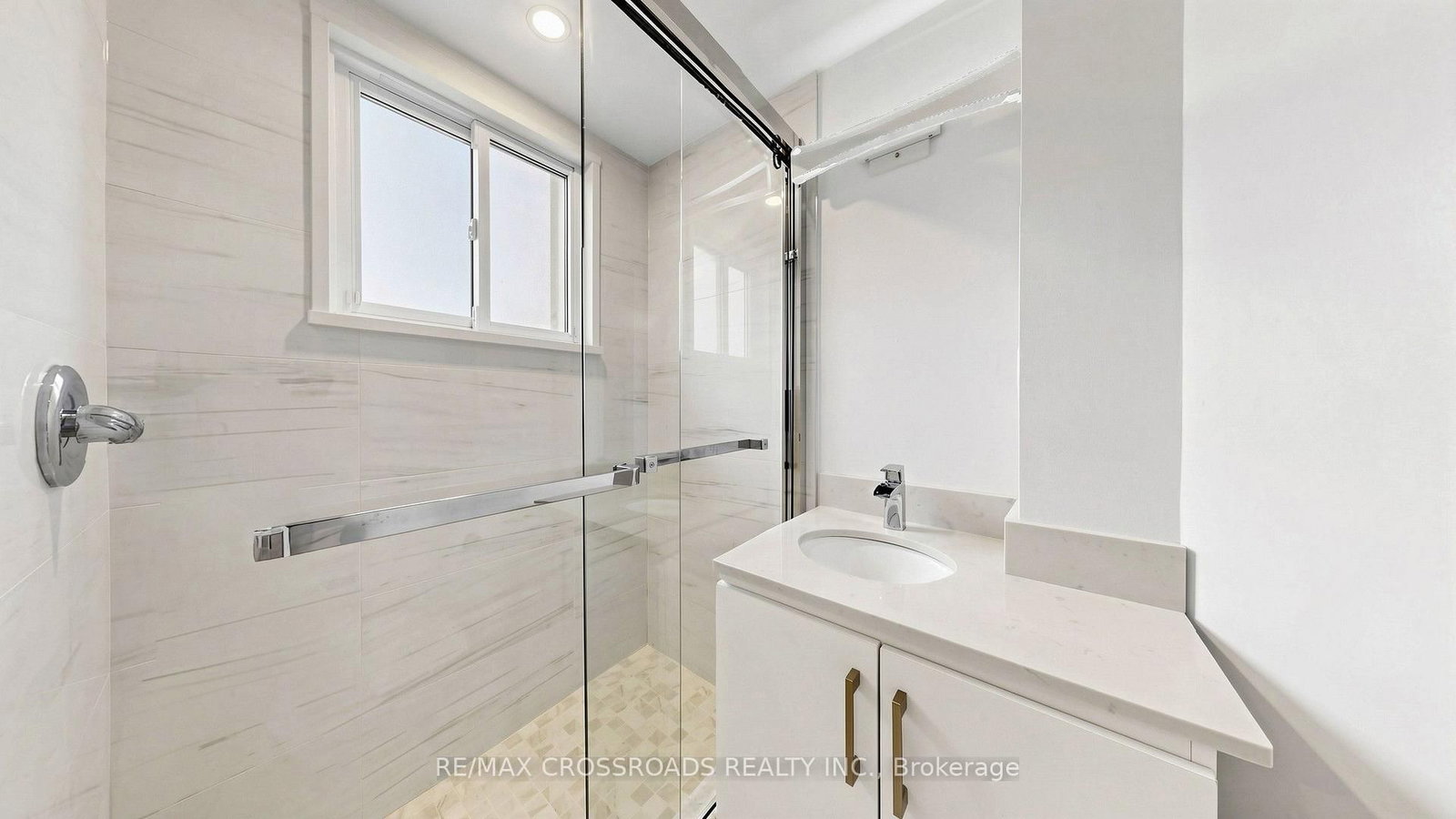 36 United Square • Toronto, ON photo 16