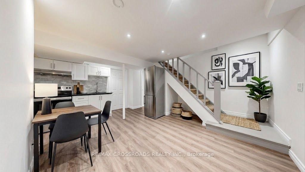 36 United Square • Toronto, ON photo 19