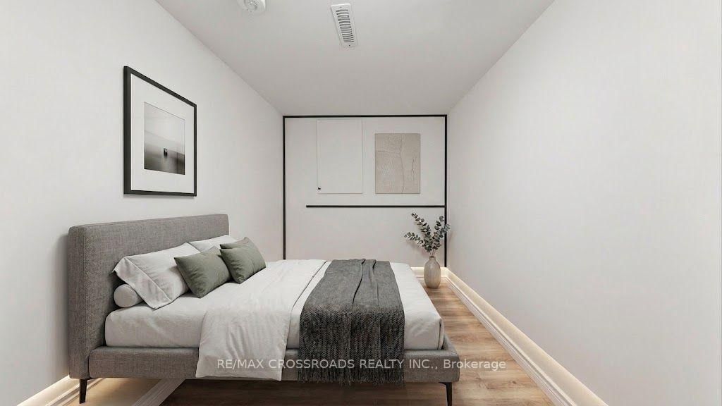 36 United Square • Toronto, ON photo 23