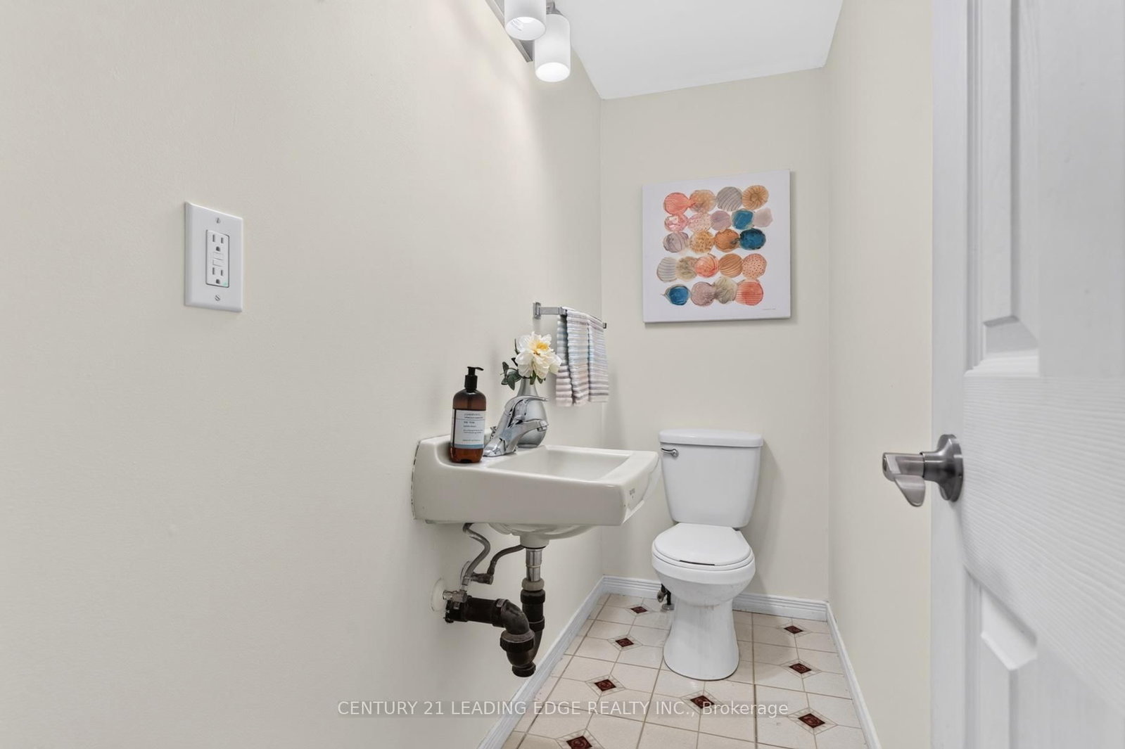 58 Valdor Drive • Toronto, ON photo 5