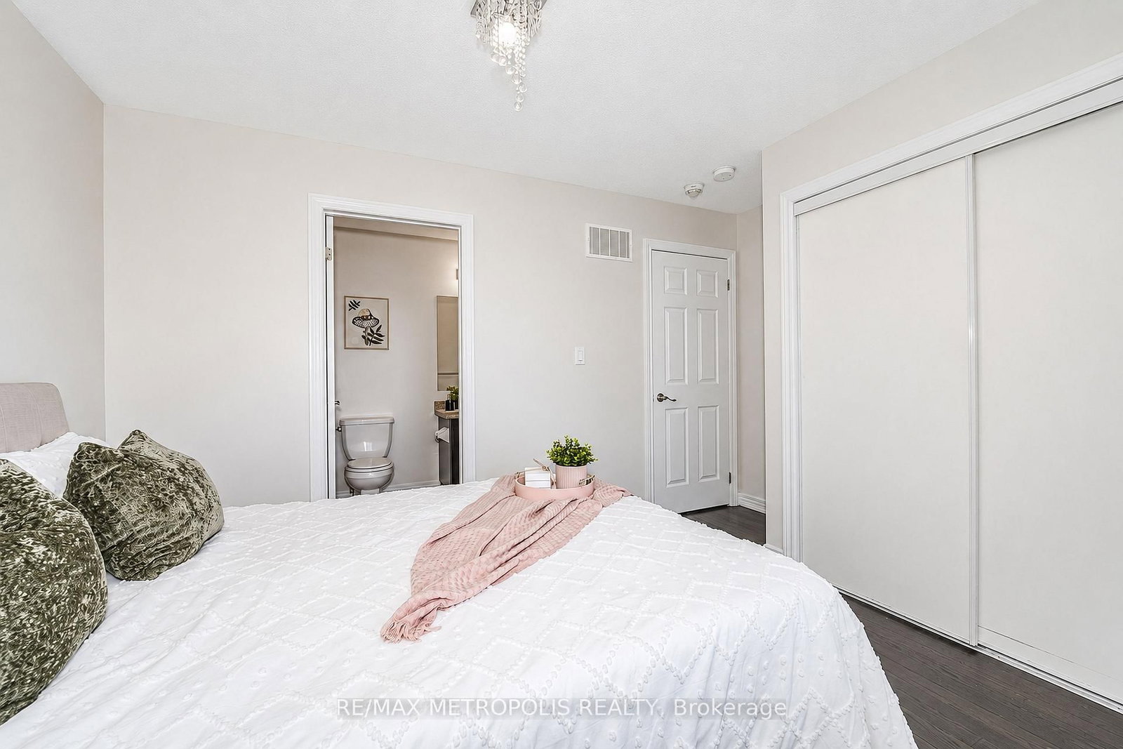 3767B St Clair Avenue E • Toronto, ON photo 31