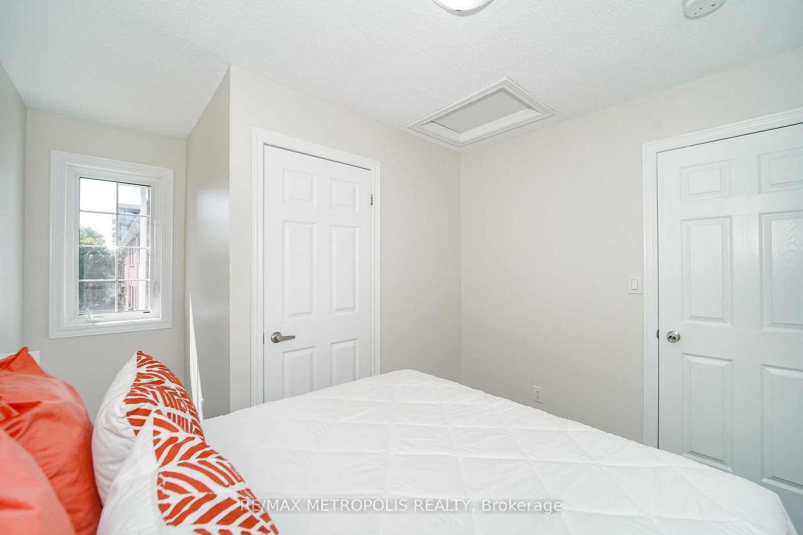 3767B St Clair Avenue E • Toronto, ON photo 34