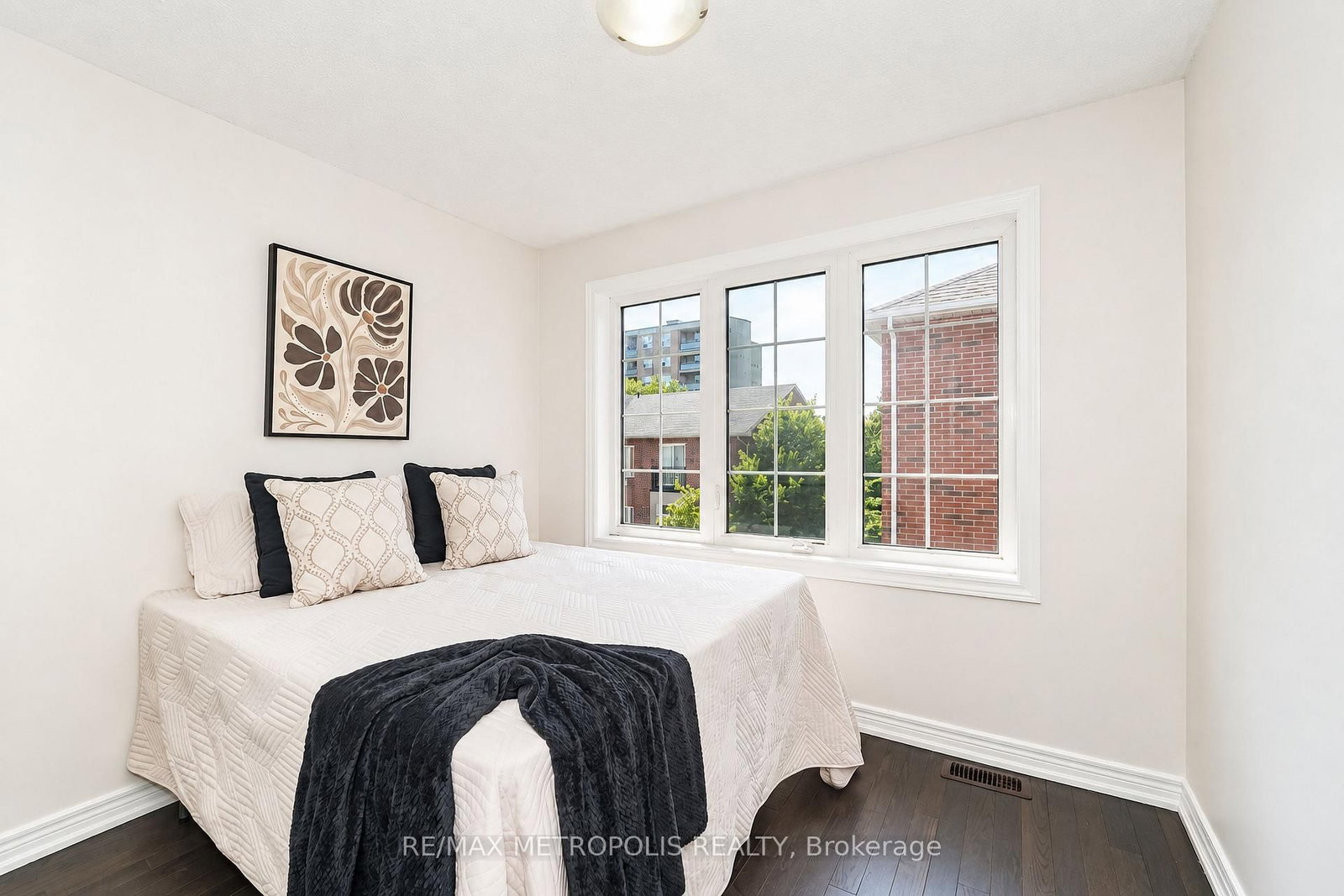 3767B St Clair Avenue E • Toronto, ON photo 35