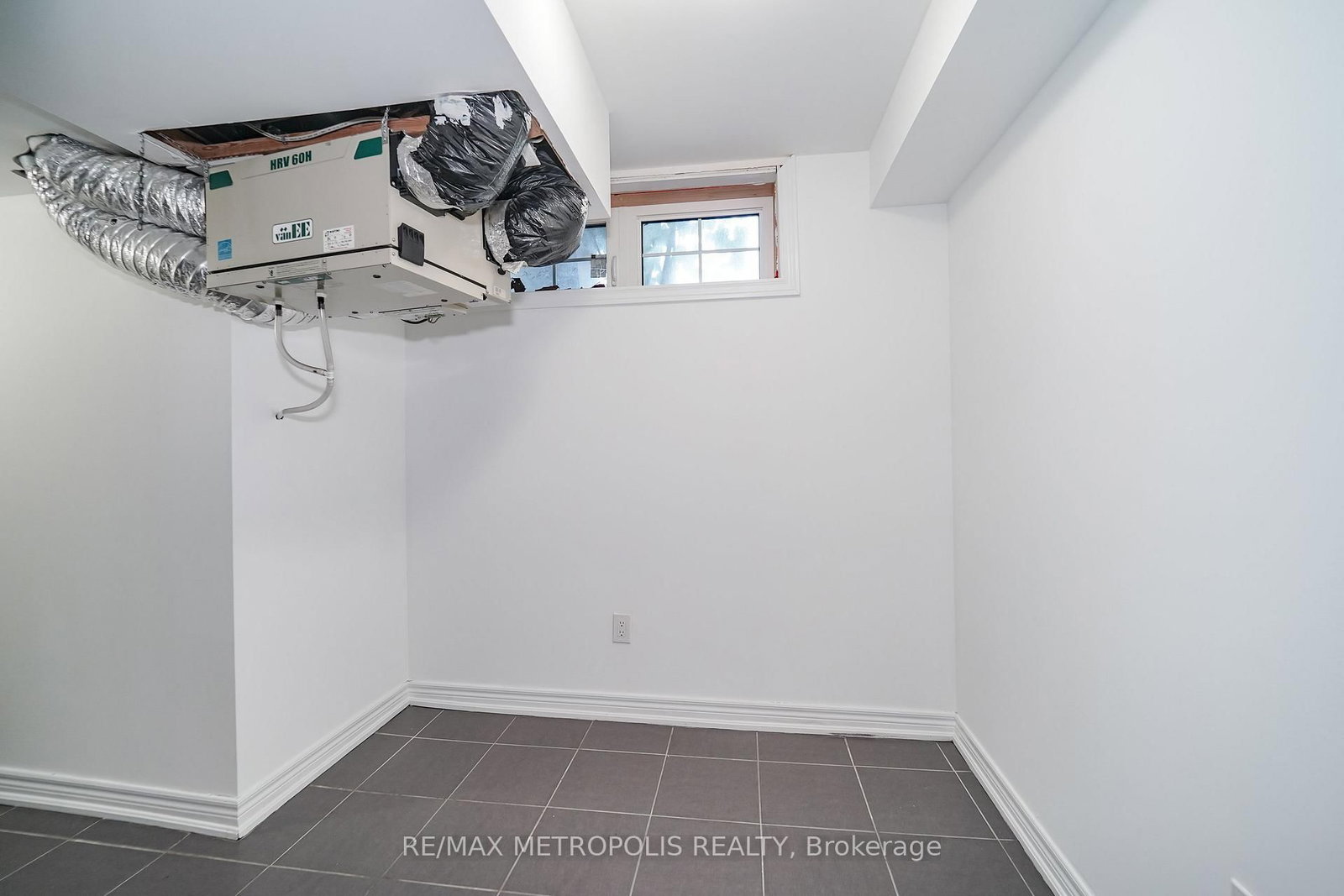 3767B St Clair Avenue E • Toronto, ON photo 37