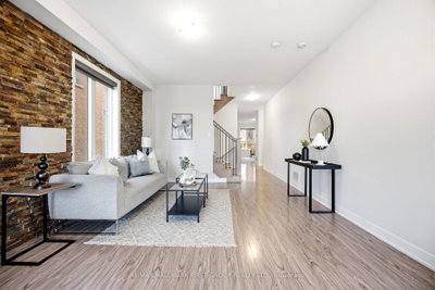142 Vanier Street • Whitby, ON photo 4