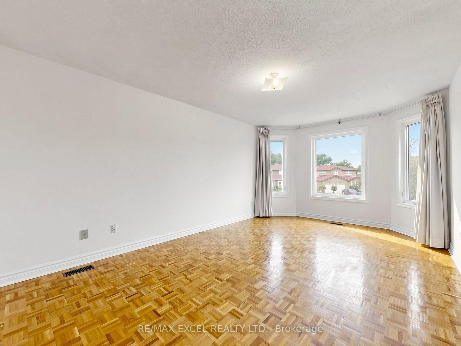 3 Lovekin Grove • Toronto, ON photo 22