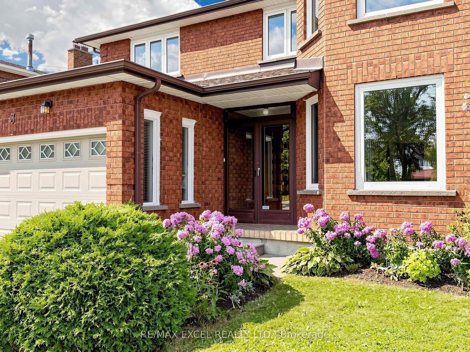 3 Lovekin Grove • Toronto, ON photo 3