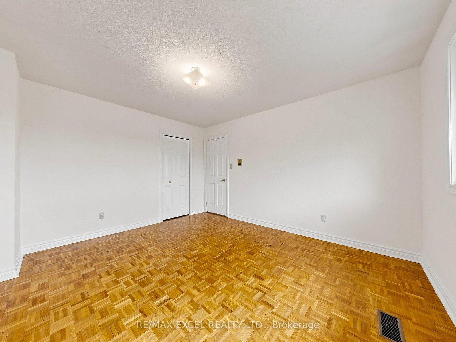 3 Lovekin Grove • Toronto, ON photo 33