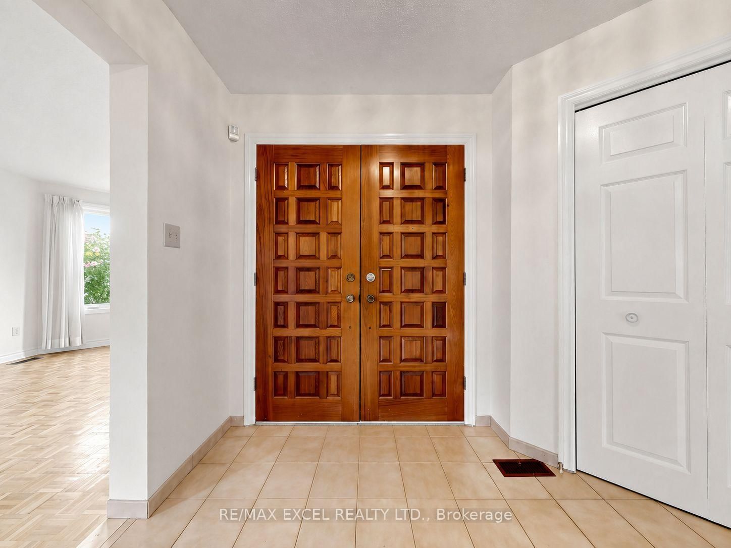 3 Lovekin Grove • Toronto, ON photo 4