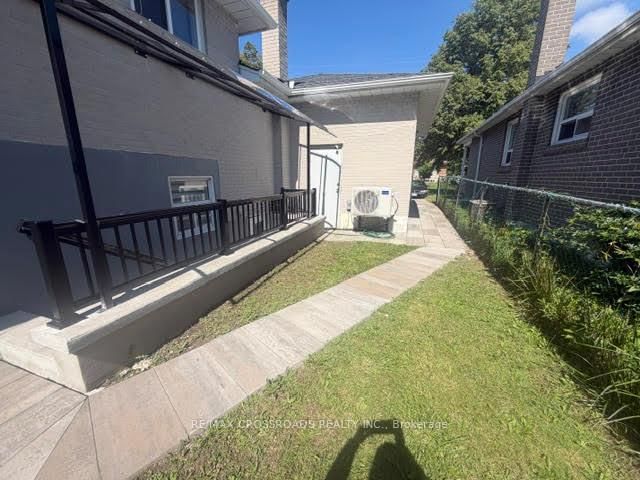 65 Romulus Drive, Toronto 4