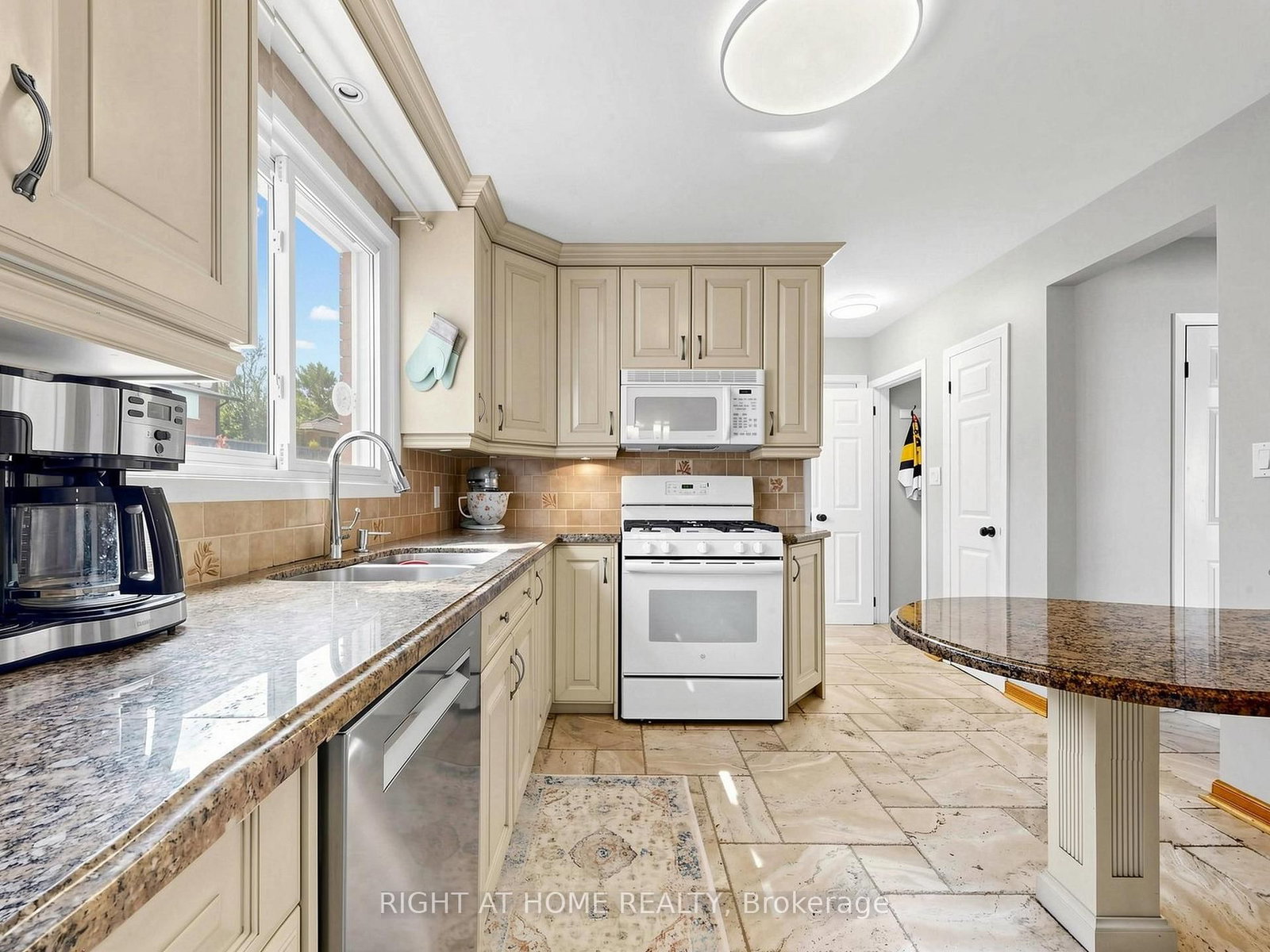 479 Bernhard Crescent • Oshawa, ON photo 10