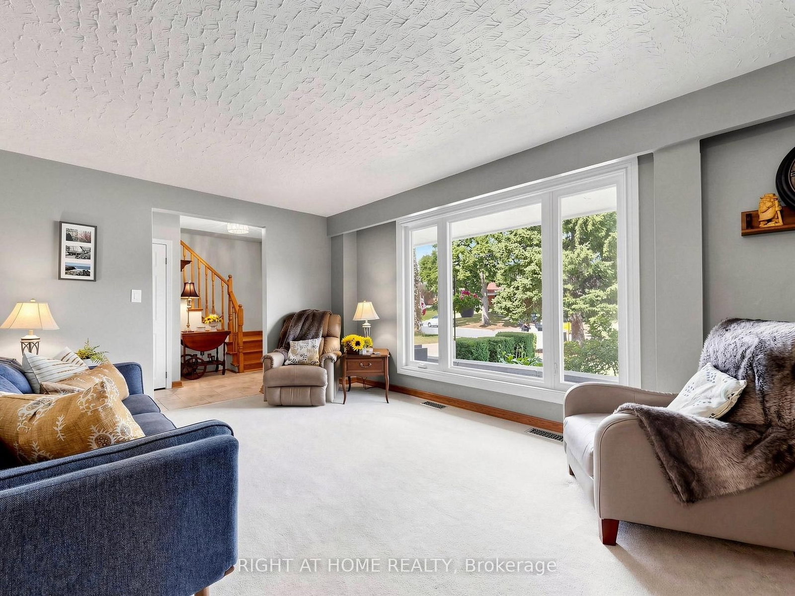 479 Bernhard Crescent • Oshawa, ON photo 4