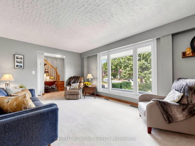 479 Bernhard Crescent • Oshawa, ON photo 4