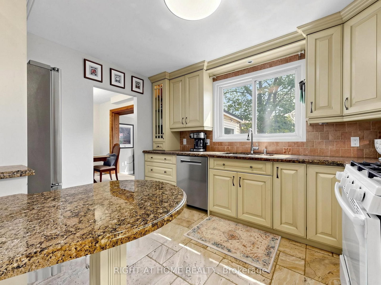479 Bernhard Crescent • Oshawa, ON photo 6