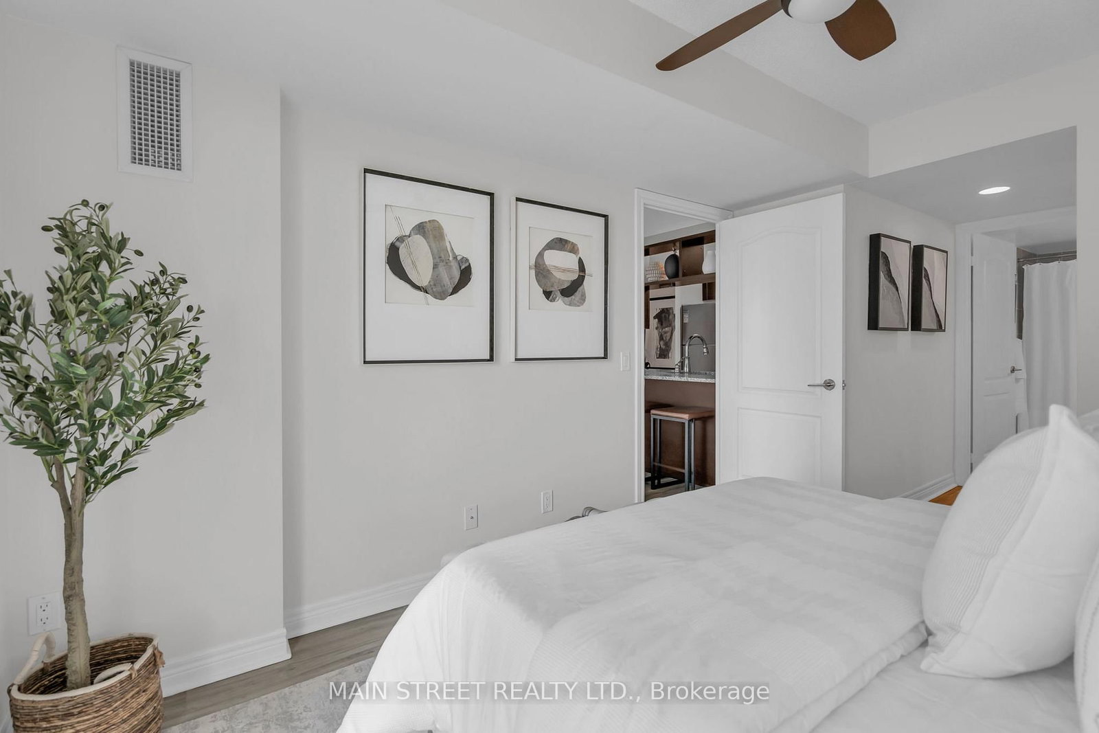 70 Town Centre Court • #3303 • Toronto, ON photo 15