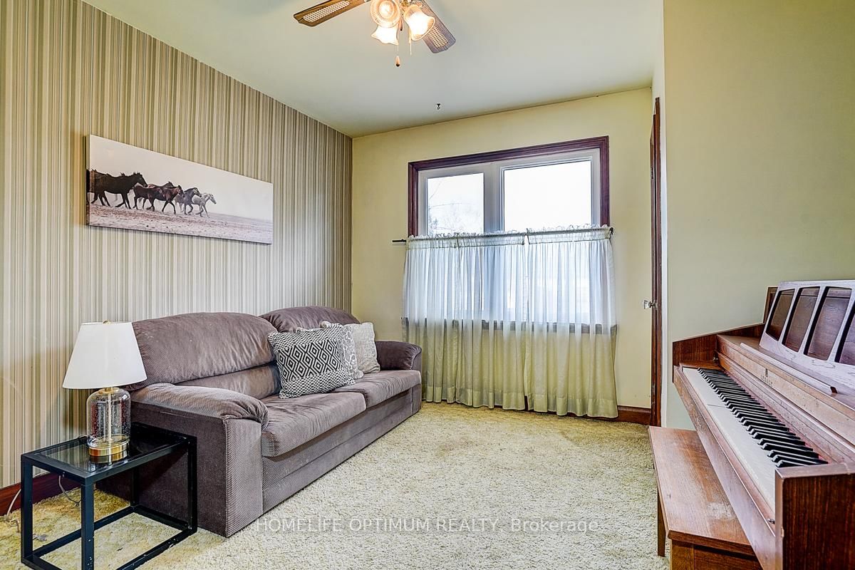 16 Ayre Point Road • Toronto, ON photo 18