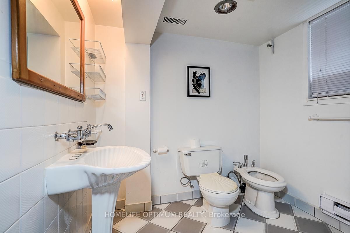16 Ayre Point Road • Toronto, ON photo 28