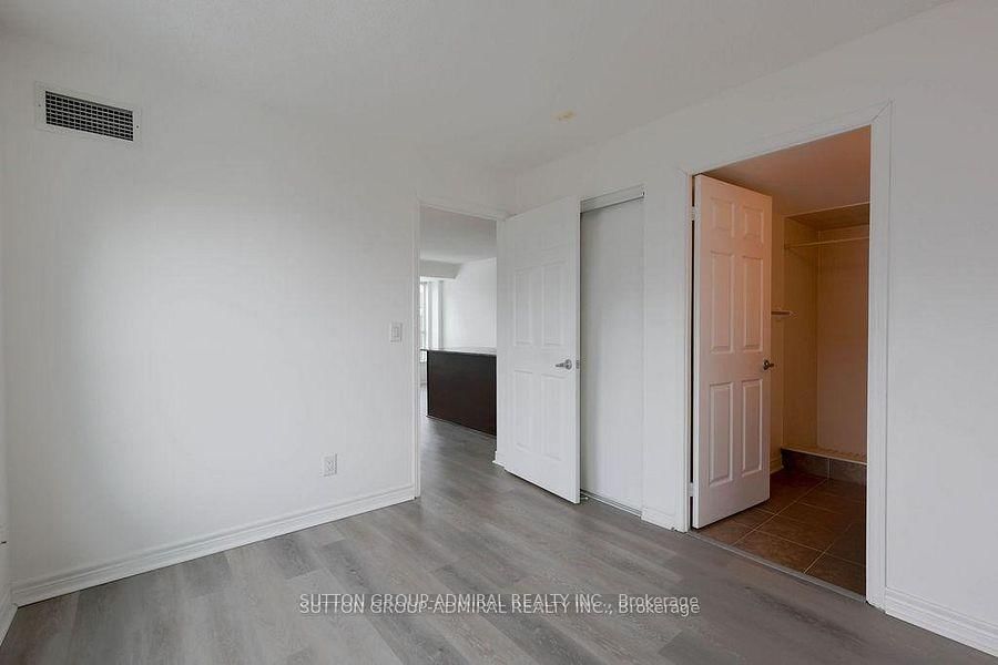 60 Fairfax Crescent • #409 • Toronto, ON photo 8