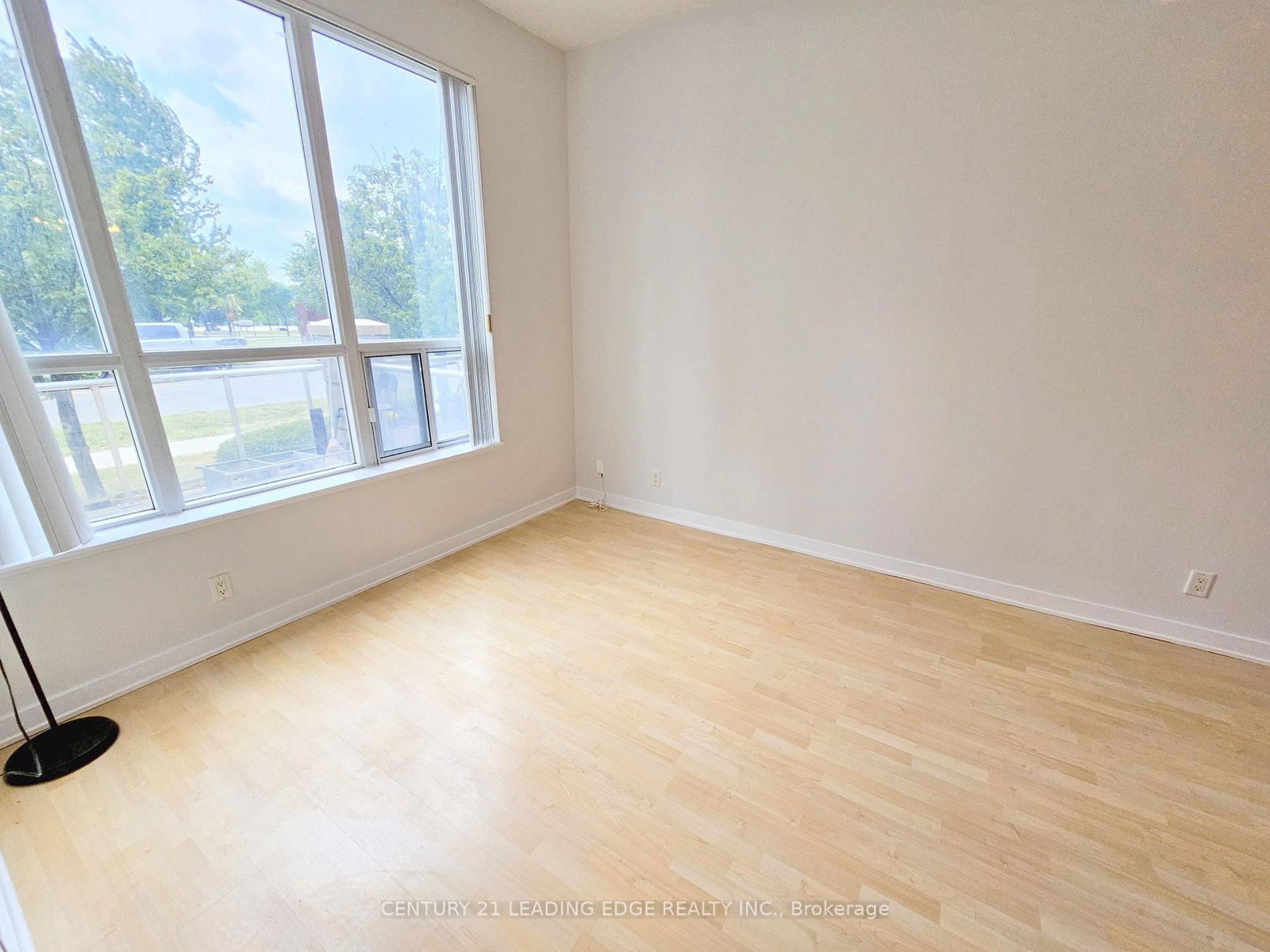 TH120-38 Lee Centre Dr, Toronto, view 12