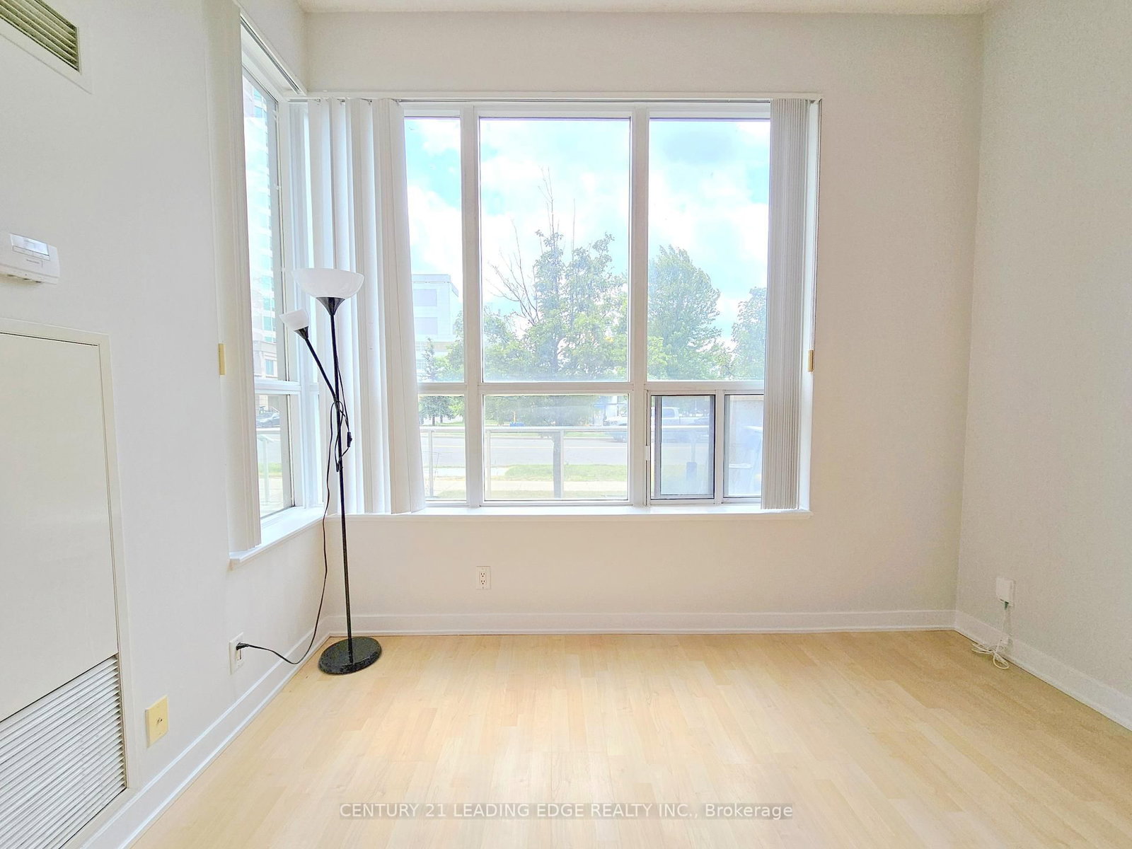 TH120-38 Lee Centre Dr, Toronto, view 13
