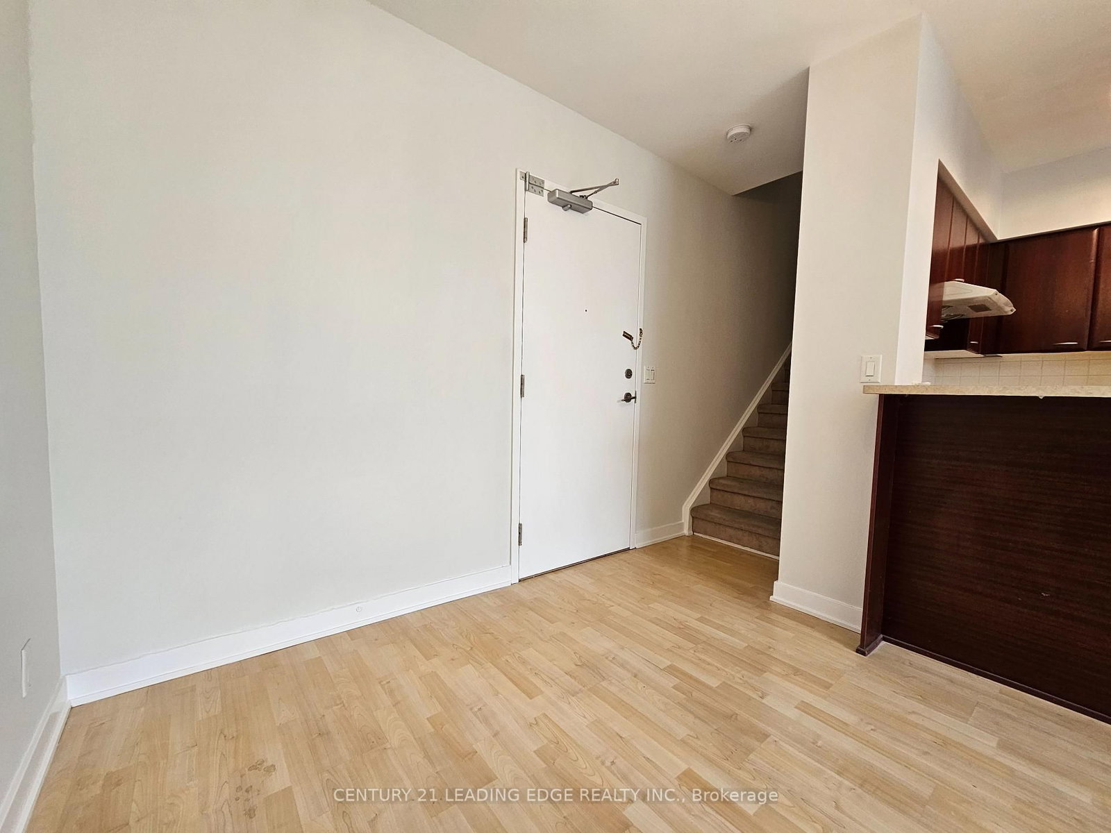 TH120-38 Lee Centre Dr, Toronto, view 15