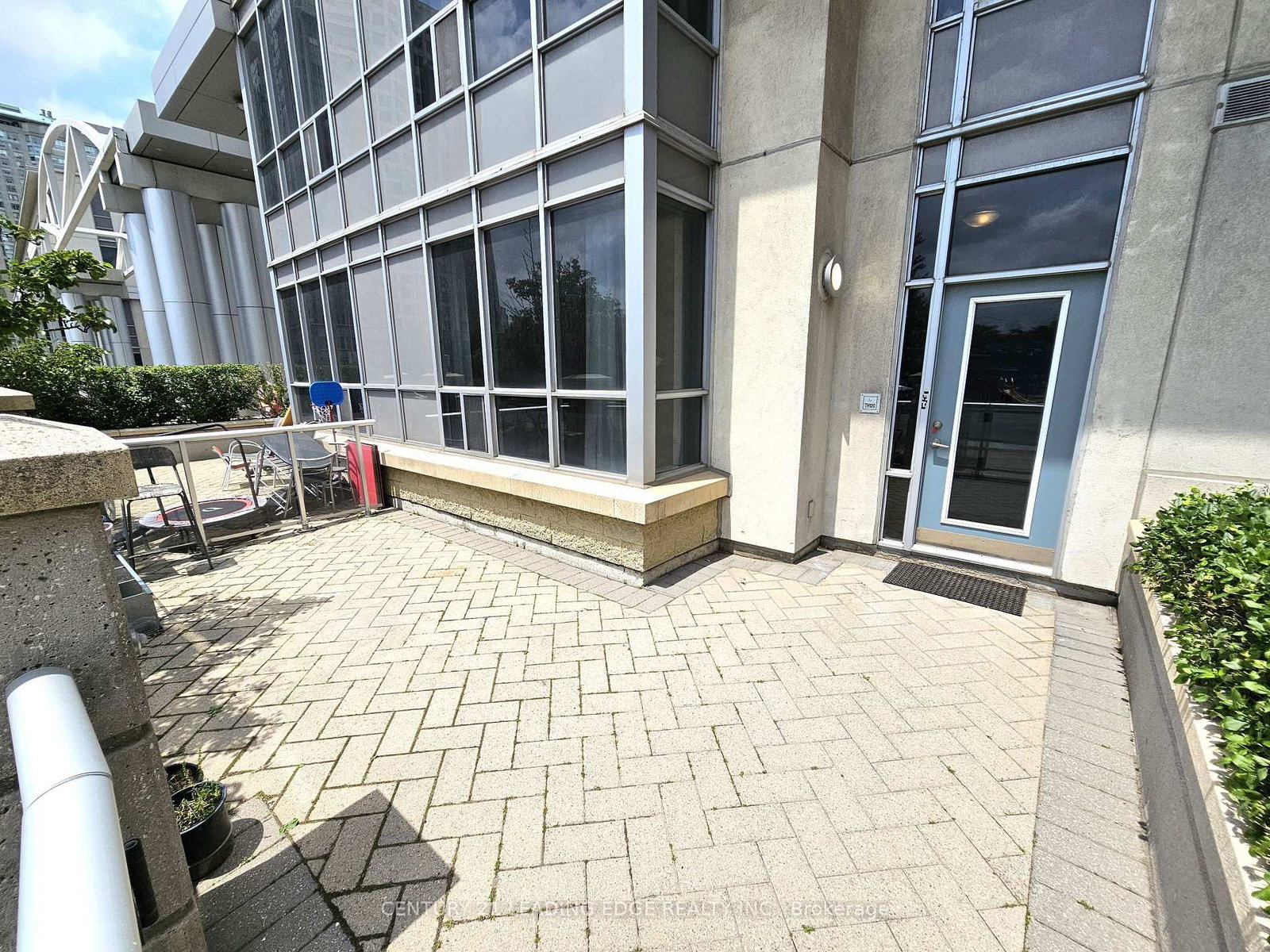 TH120-38 Lee Centre Dr, Toronto, view 2