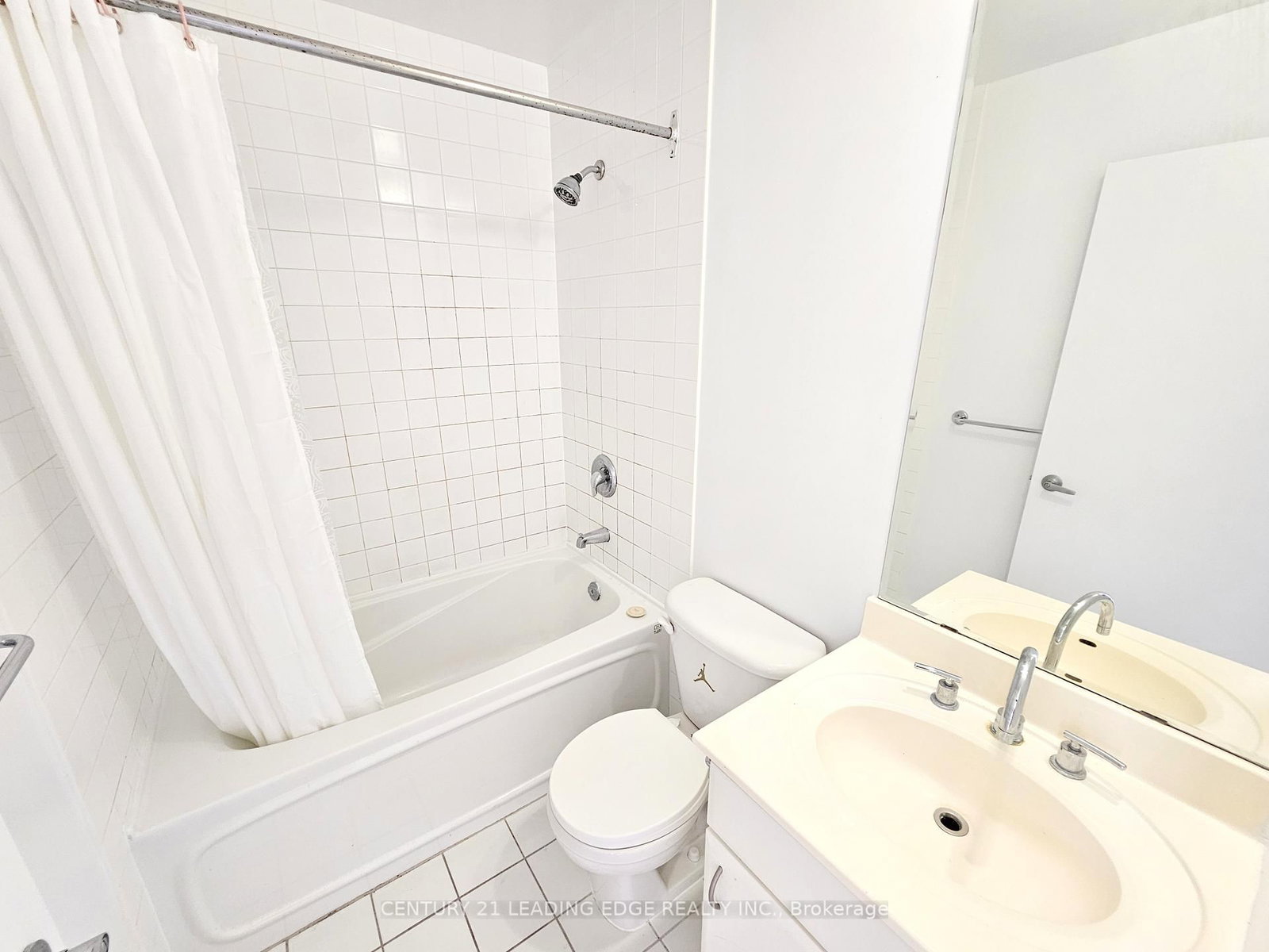 TH120-38 Lee Centre Dr, Toronto, view 22