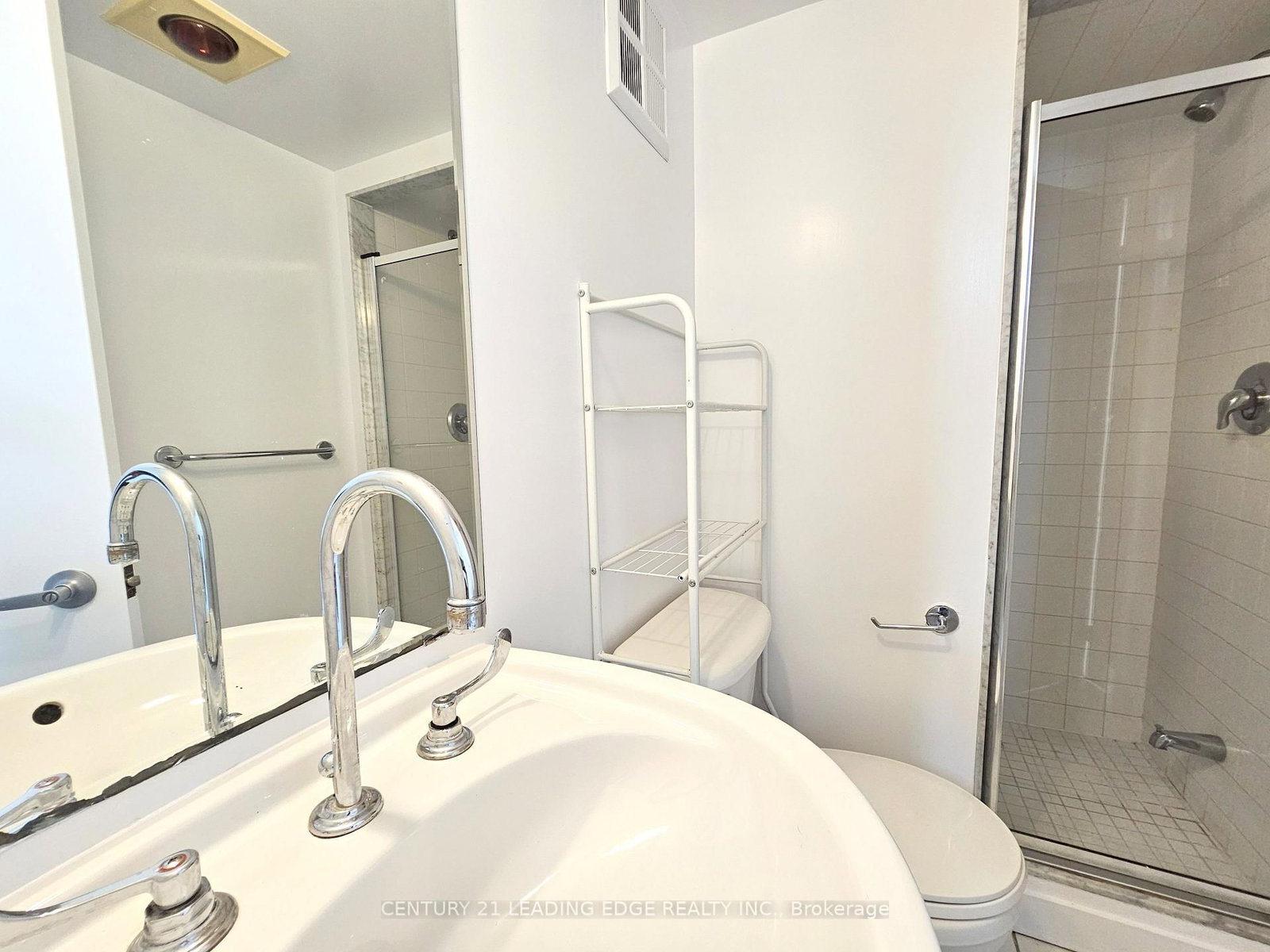 TH120-38 Lee Centre Dr, Toronto, view 23