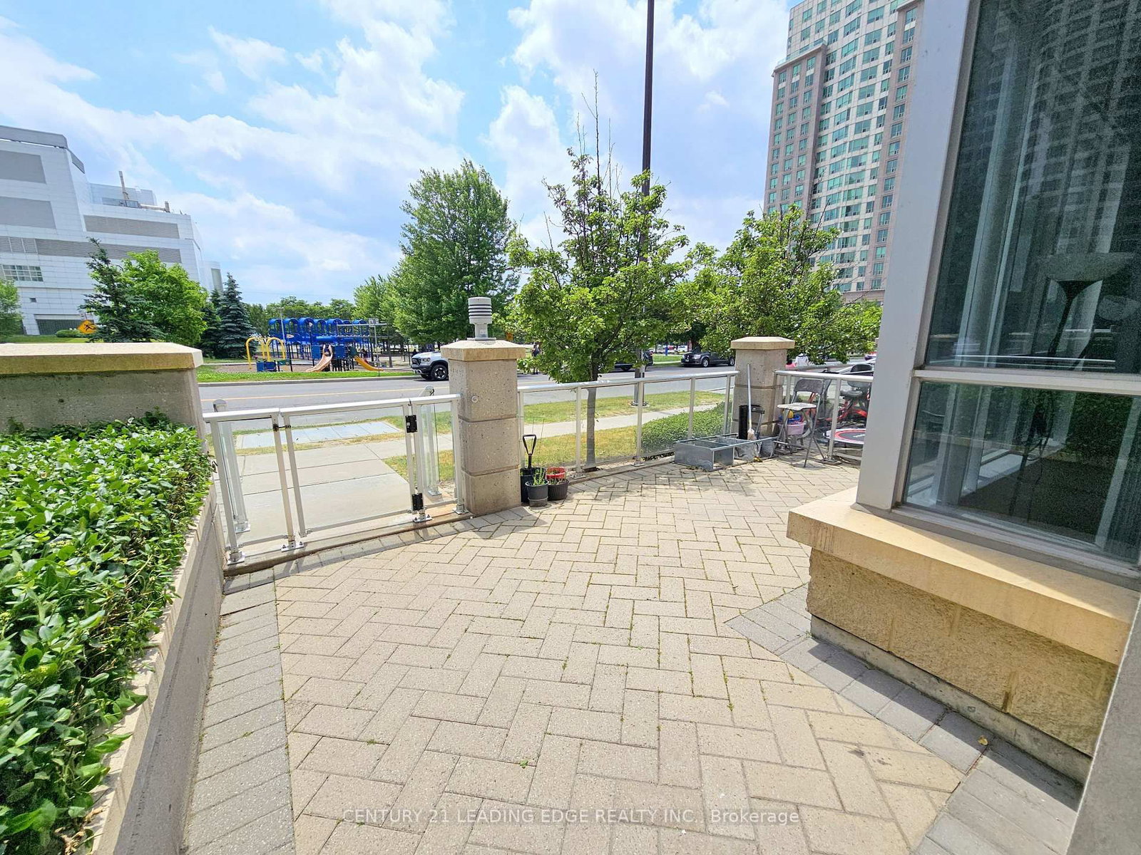 TH120-38 Lee Centre Dr, Toronto, view 3