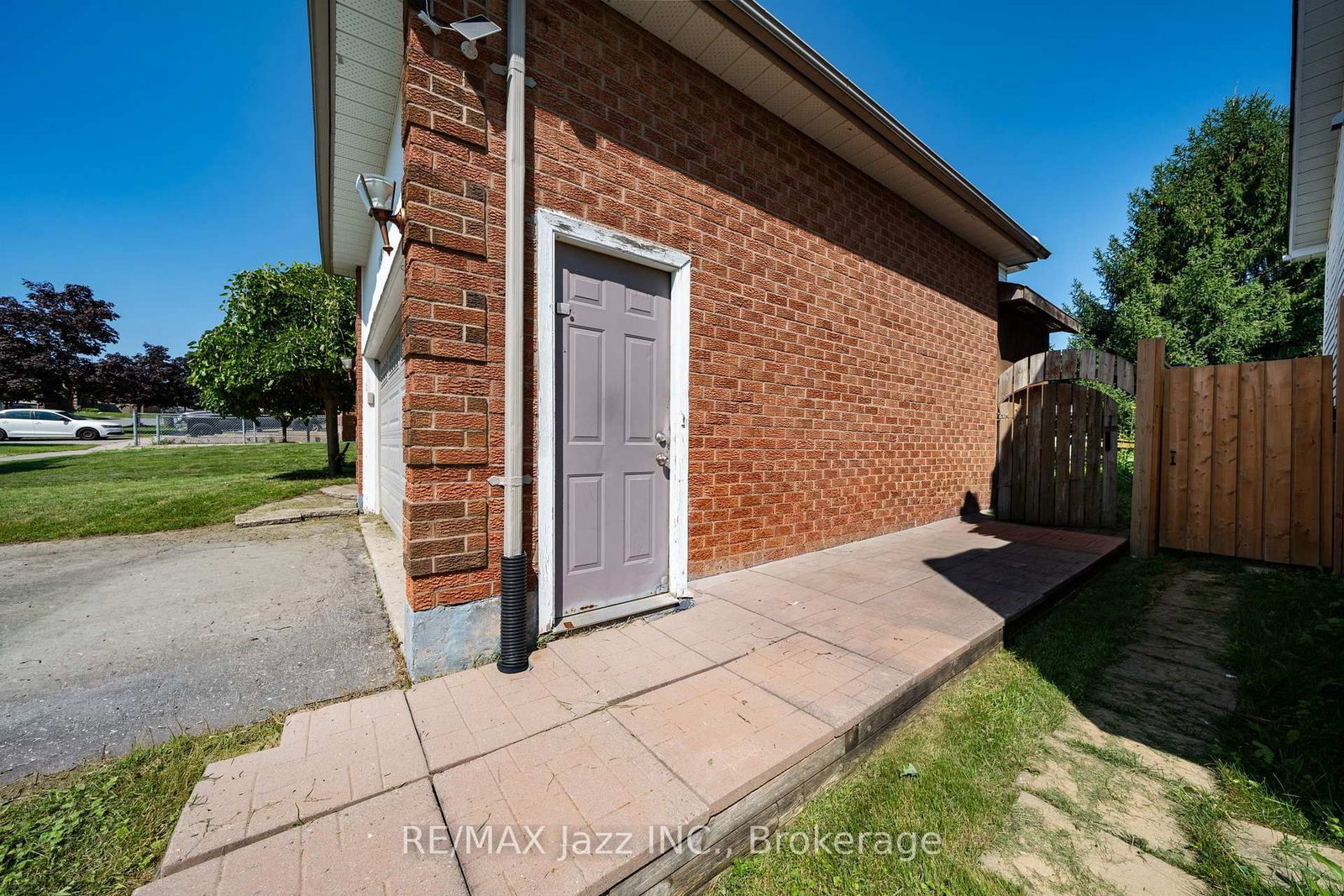 110 Freeland Avenue • Clarington, ON photo 5