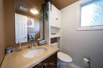 110 Freeland Avenue • Clarington, ON photo 8
