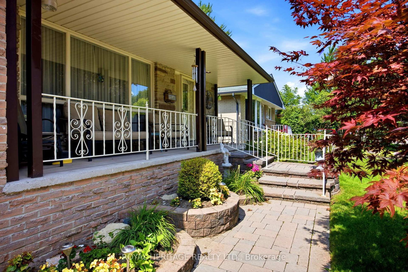 394 Amstel Court • Oshawa, ON photo 4