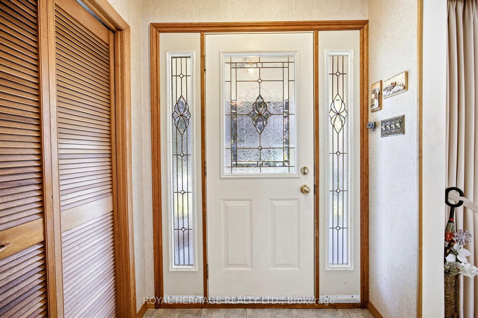 394 Amstel Court • Oshawa, ON photo 7