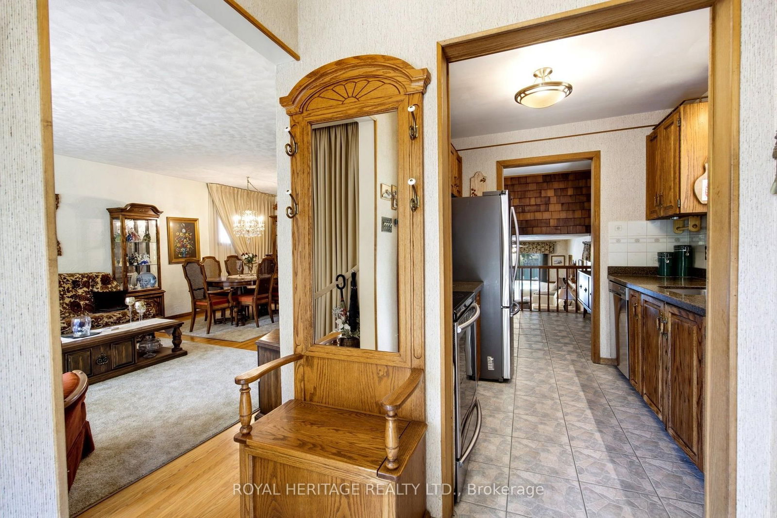 394 Amstel Court • Oshawa, ON photo 8