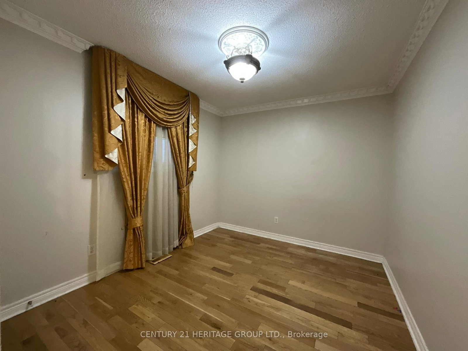 305 Sandringham Drive • Clarington, ON photo 12