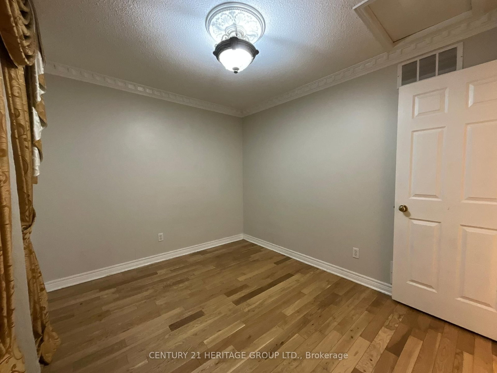 305 Sandringham Drive • Clarington, ON photo 13