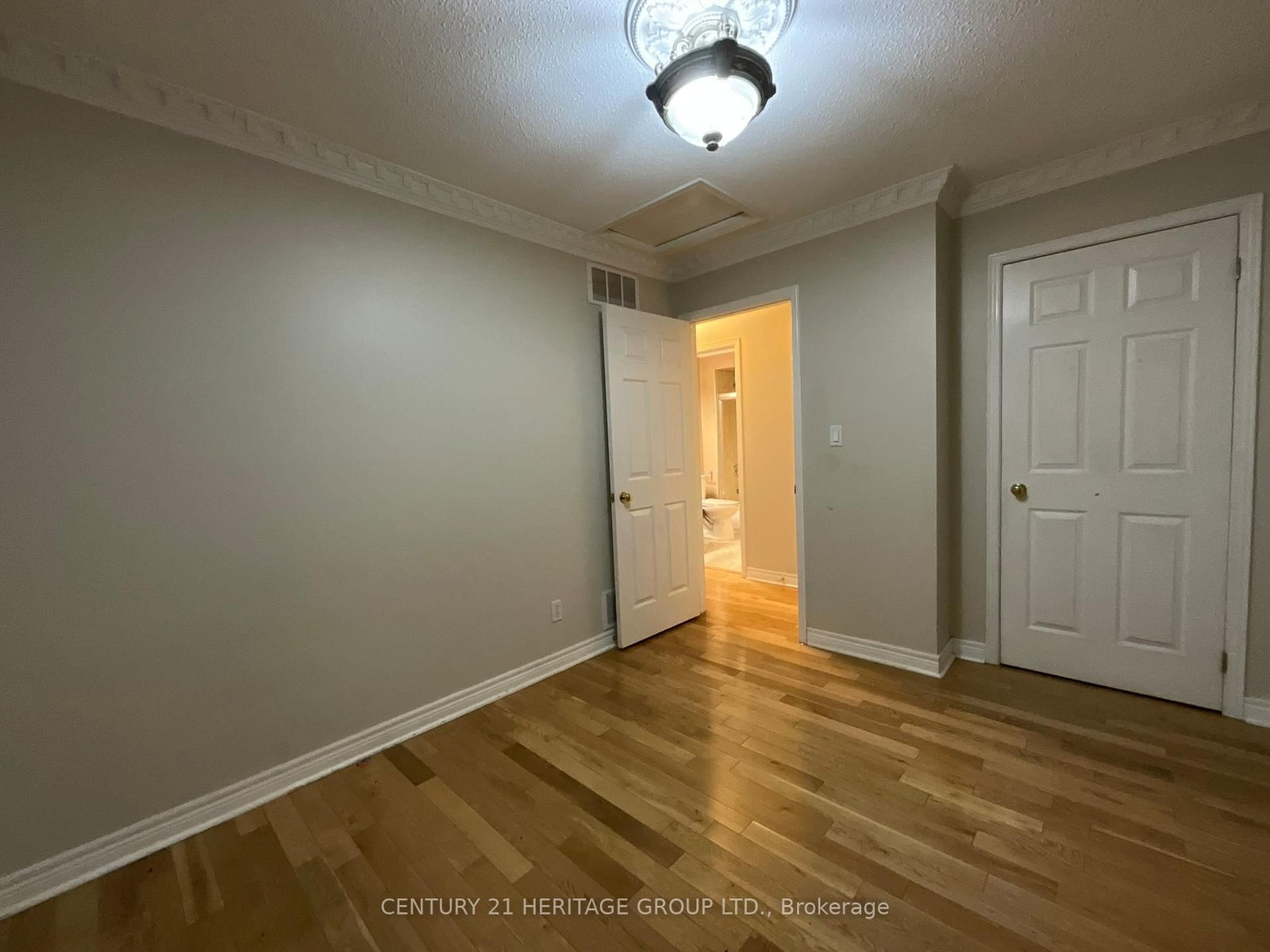 305 Sandringham Drive • Clarington, ON photo 14