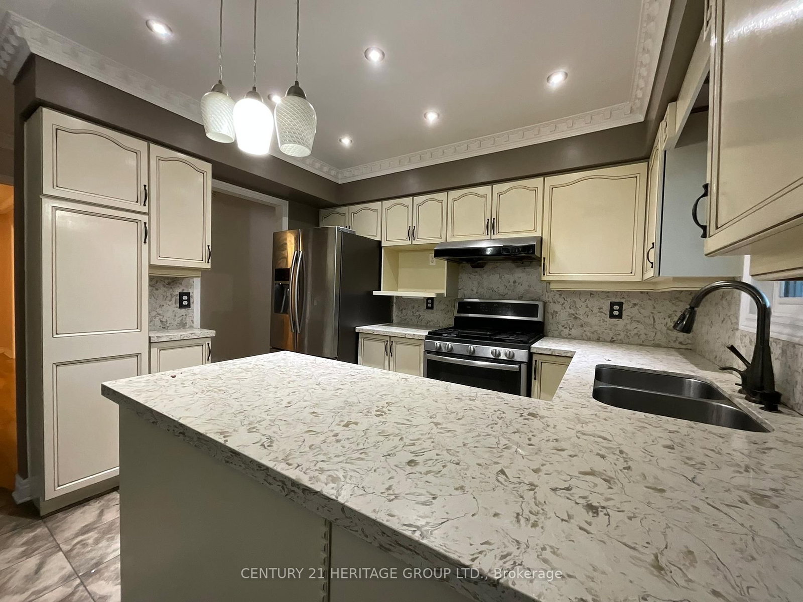 305 Sandringham Drive • Clarington, ON photo 16