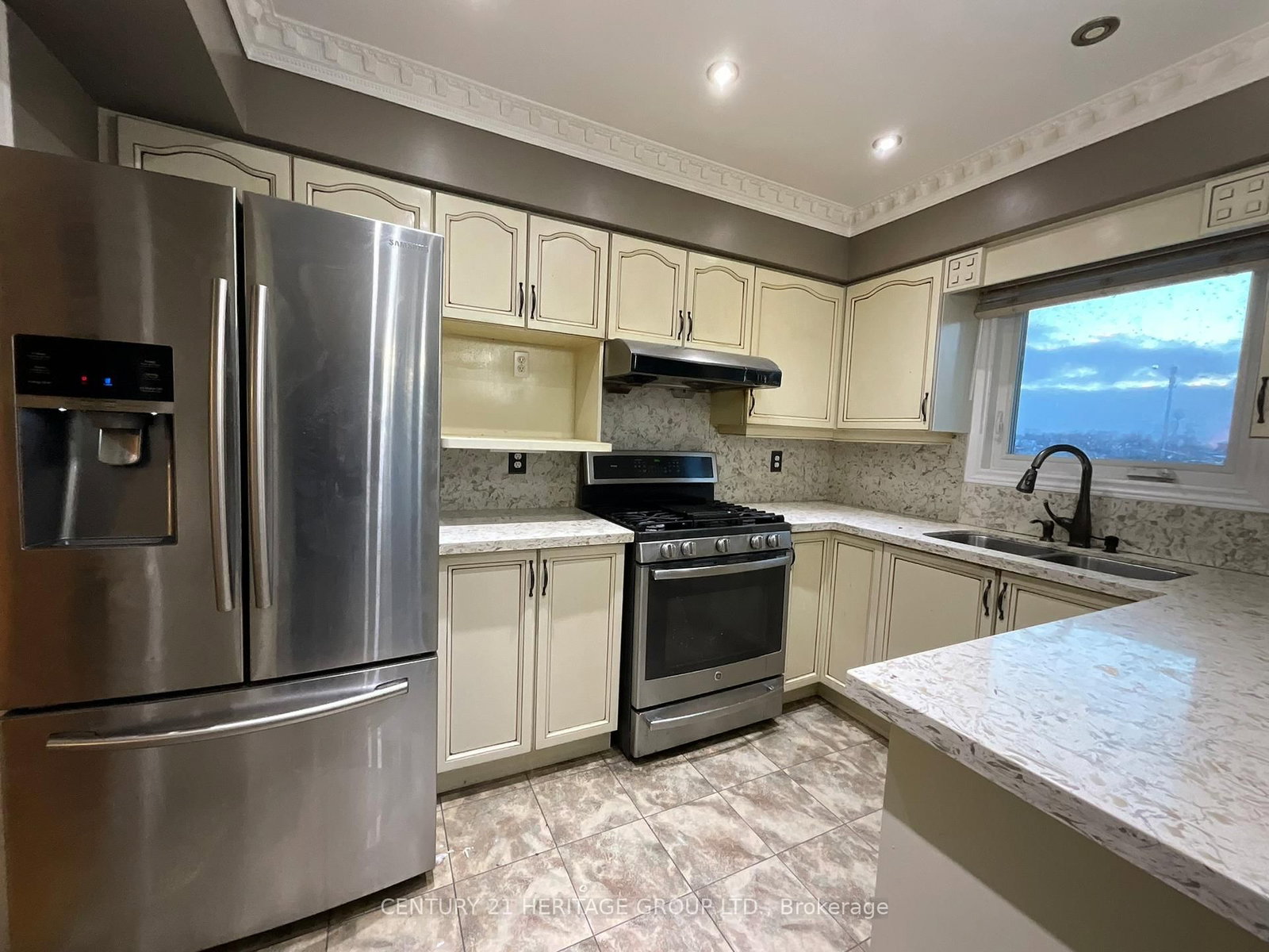305 Sandringham Drive • Clarington, ON photo 17
