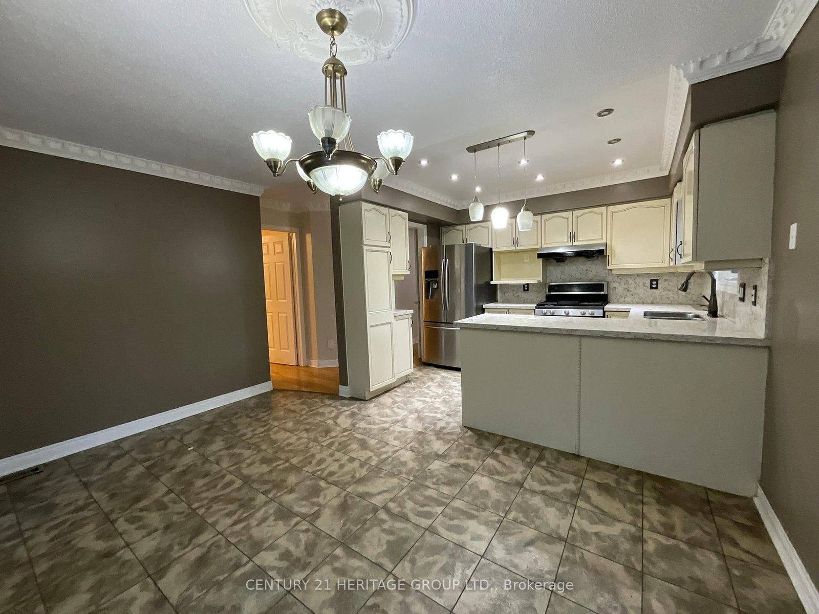 305 Sandringham Drive • Clarington, ON photo 18