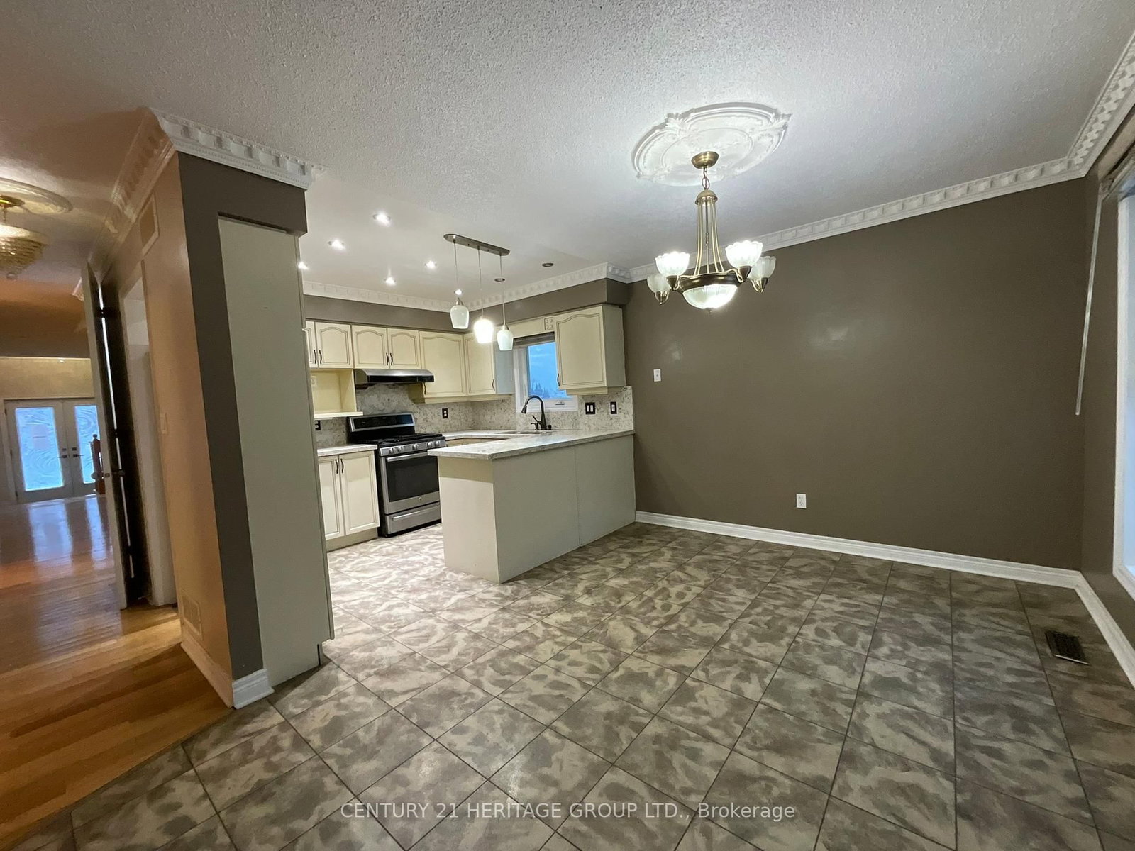 305 Sandringham Drive • Clarington, ON photo 19