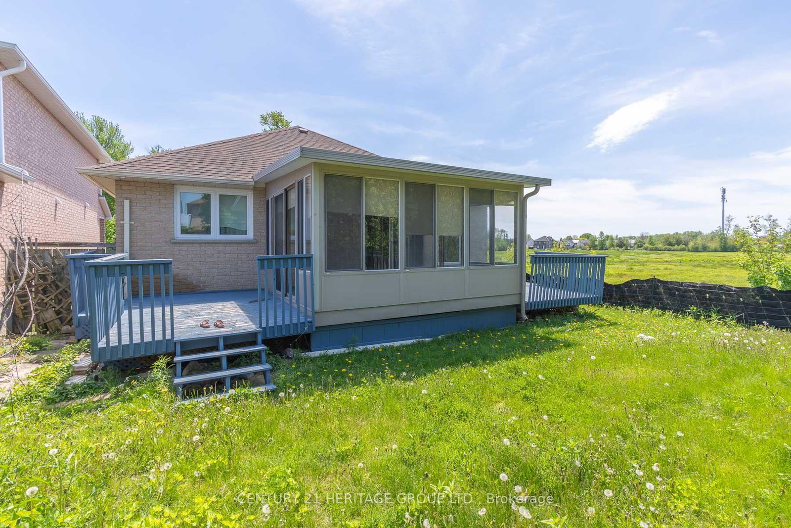 305 Sandringham Drive • Clarington, ON photo 5