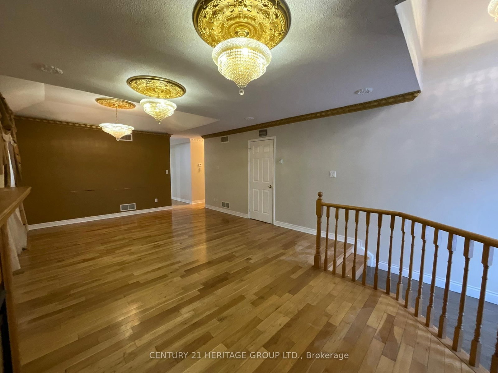 305 Sandringham Drive • Clarington, ON photo 9